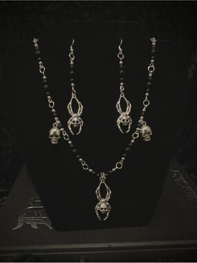 Silver-Tone Skull & Spider Pendant Necklace and Earring Set - Black